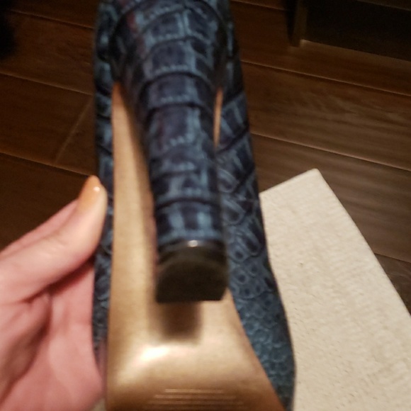 BCBGeneration High Heels - Picture 4 of 4